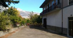 casa autonoma con corte antistante e garage