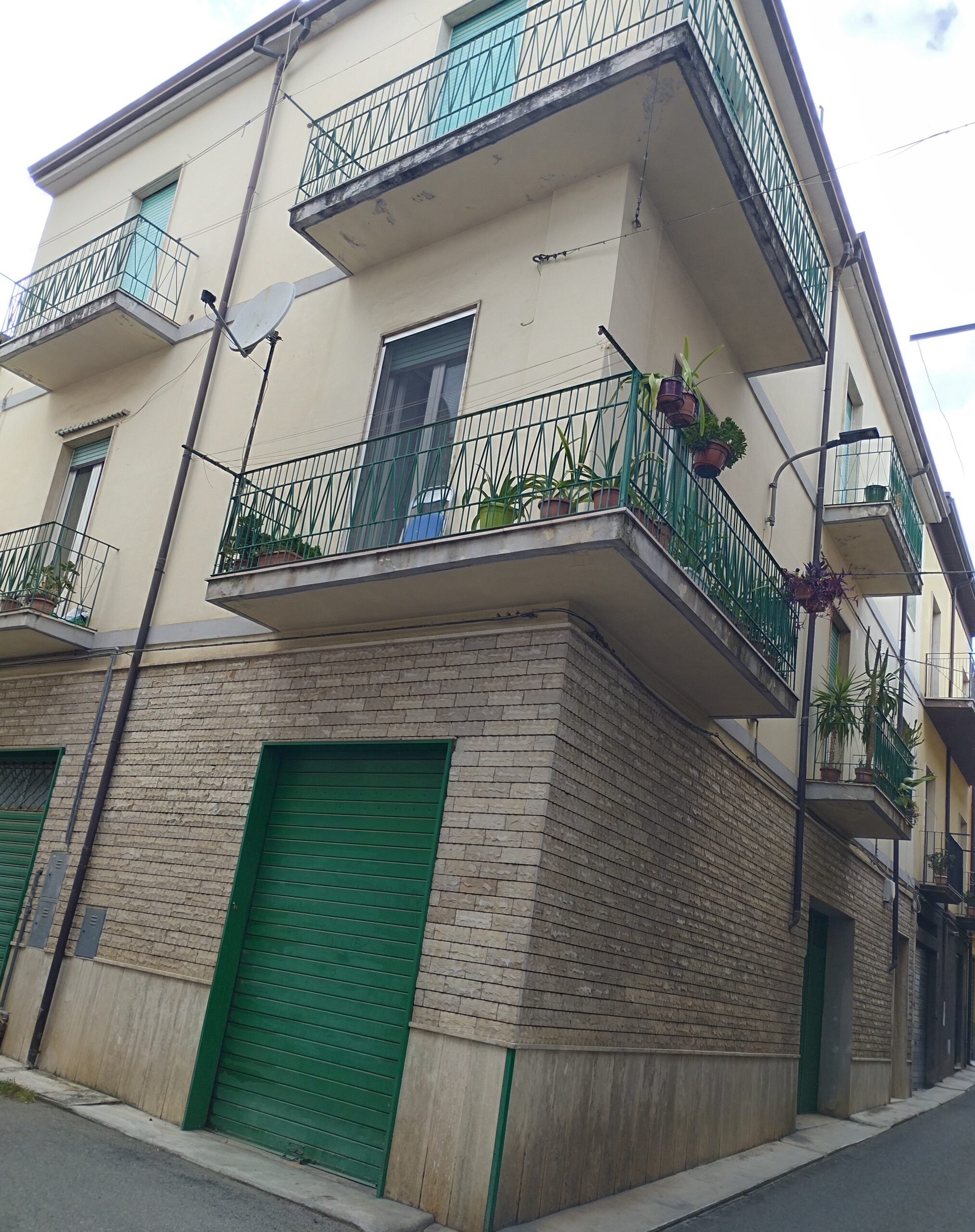 Castrovillari – primo piano con garage